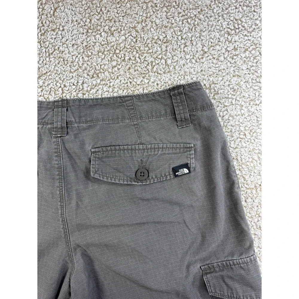 The North Face Men's Shorts Size 34 Gray Cargo Hiking Outdoor Casual